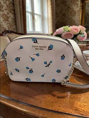 KATE SPADE Spencer Dainty Bloom Small Dome Crossbody White Blue Floral EUC